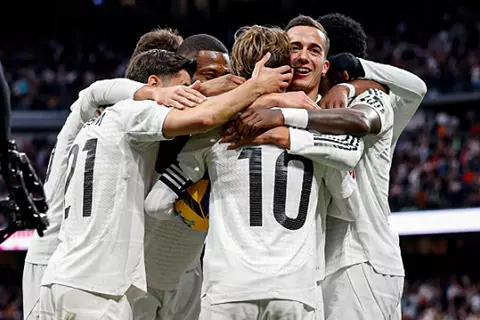 حال الحصول على إنذار أمام سيلتا فيجو.. ريال مدريد مهدد بفقدان 3 لاعبين في الكلاسيكو